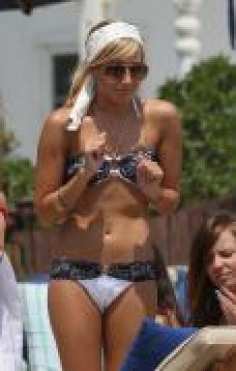 CFZVKJGVMSYFQQRDUJD - ashley tisdale