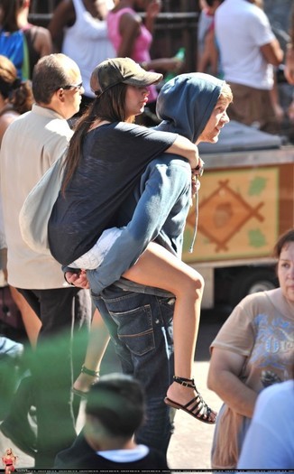 MBDWMXBRUNKMZTPWKVV - Ashley Tisdale