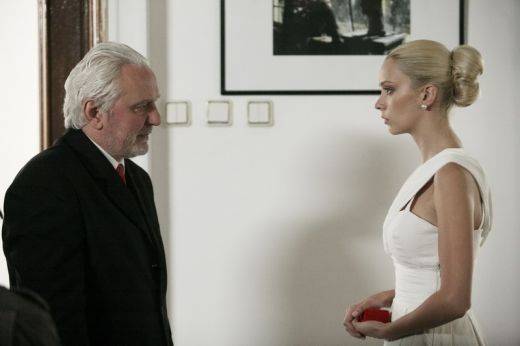 in-episodul-de-vineri-5-iunie-regina-cunoaste-familia-regala_10 - Regina