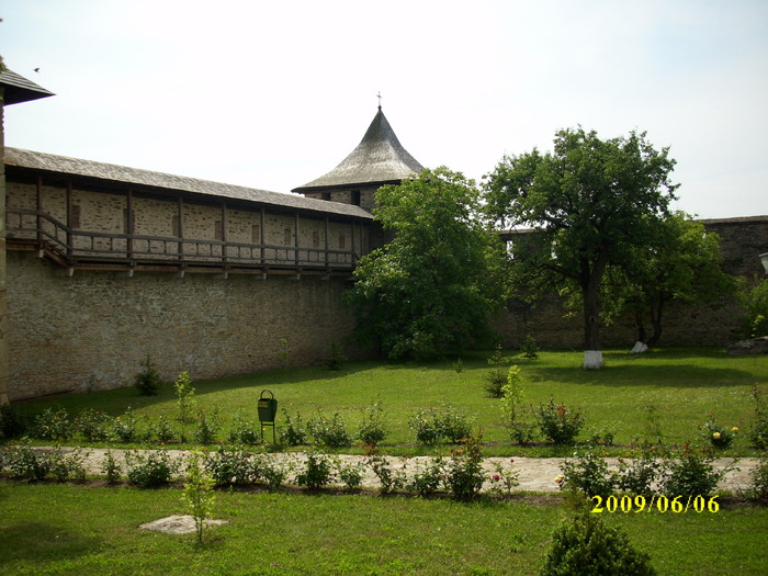 IMG_0038; Zidurile manastirii...!
