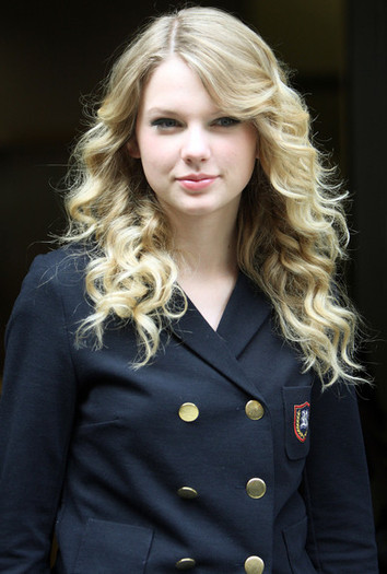 Taylor+Swift+Arriving+Radio+2+Studios+pix36nv6KDgl