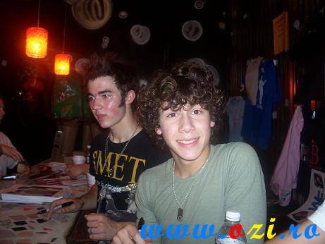 nick - o poza rara cu nick jonas si kevin jonas