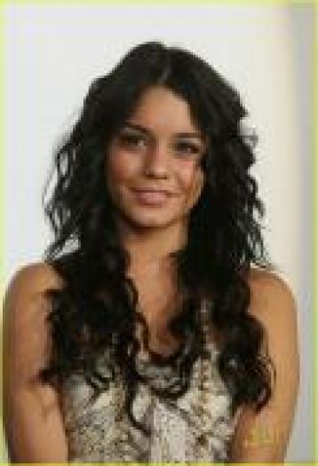 SWARZEURMTGVGQPYGIG - Vanessa Hudgens