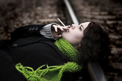 smoking,alone,beautiful,girl,cigarette,photography-e5b6af629977526d43a006a1e1fc8a45_h - Cool