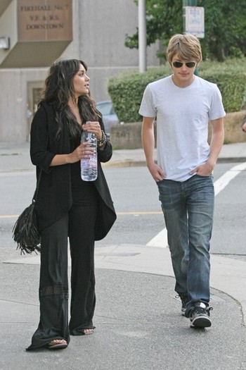 Vanessa+out+Sterling+Knight+Vancouver+Wf9Yf3GO1Hpl - 0-Vanessa Hudgens-0
