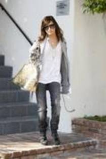 VJKFAVVWQZAYRSRNCBJ - ASHLEY TISDALE IN LOS ANGELES