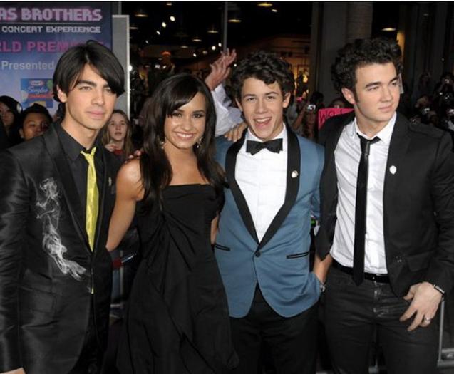 7 - JoNaS bRoThErS