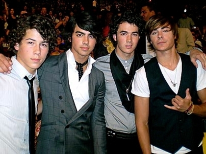 GUXIFIVDIGHMUXHJYDF - Jonas Brothers