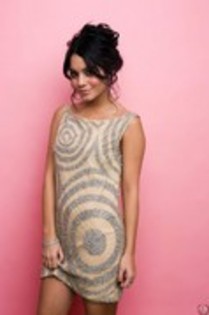 PMQIITZLTUVUIFLFBHG - Vanessa Hudgens