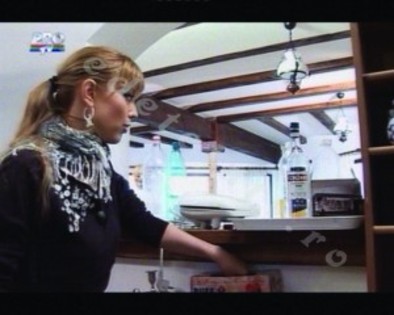 elena_gheorghe-vedetelatv-01-300x240 - Elena Gheorghe