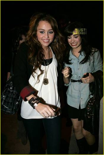 miley-selena-demi-koi-restaurant-07[1] - demi and miley