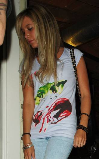 ashleytisdale4 - Ashley Tisdale