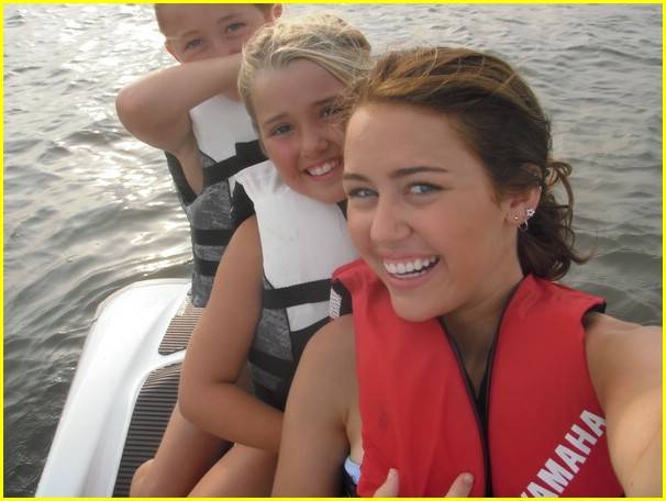 miley-cyrus-noah-cyrus-jet-ski-02 - Miley and Noah Cyrus- Jet Ski Sisters