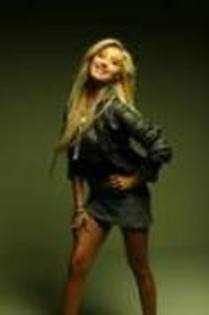 SIXDJJFKOHAUZZLJFUU - Ashley