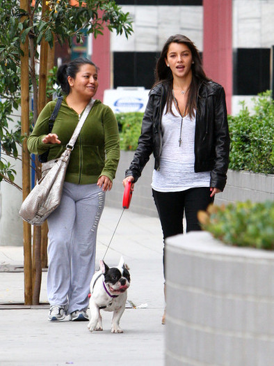 Sara+Maldonado+Walking+Her+Dog+uYmZ9LrPNXrl
