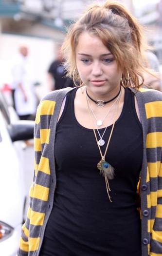 Miley+Cyrus+Family+Out+Lunch+_VGZ471vEWll - miley cyrus