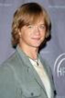 imagesCAISFUAT - Jason Earles