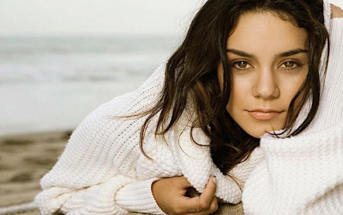 hudgens251280x800 - Vanessa Hudgens