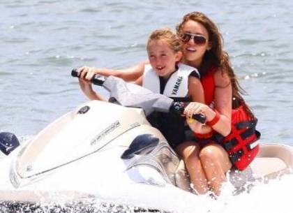 barca - Miley sora ei Noah Cyrus