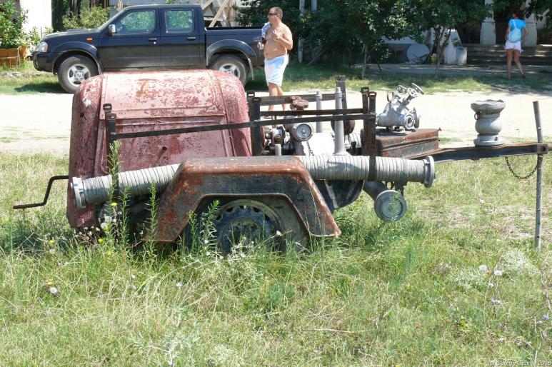 In curtea lui Dinescu - Perisor - Maglavit - Cetate