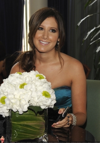 normal_002 - Emmy Awards 2009-Ashley Tisdale