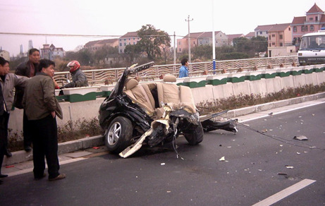 honda1_3_195 - Accidente de top