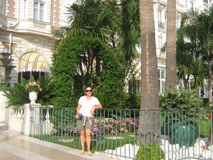 Cannes Hotel Carlton; Gradina din fata hotelului
