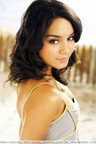 Vanessa-Anne-Hudgens-zac-efron-and-vanessa-hudgens-1113768_320_480 - poze vanessa hudgens