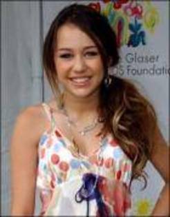 HNQEZDTUQKCZKVFZLCK - miley cyrus