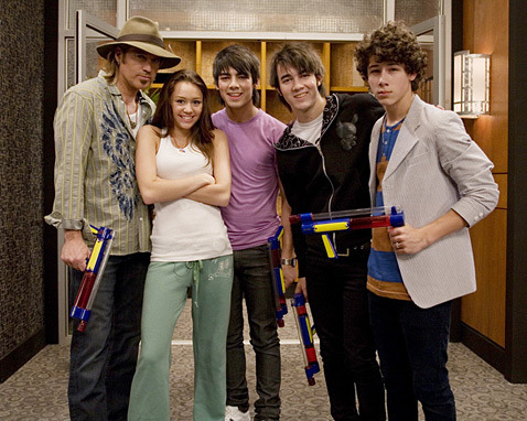 Jonas Brothers,Miley si tatal ei - Jonas