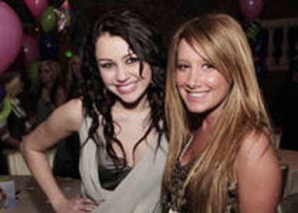 WCZFXOUETMODKKHWDBU - MIley si Ashley