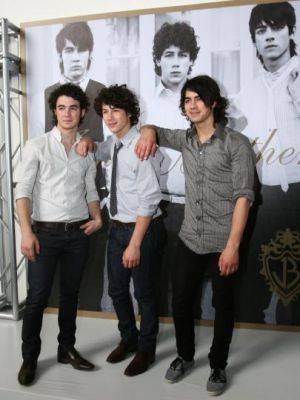 11061607_gal - Jonas Brothers