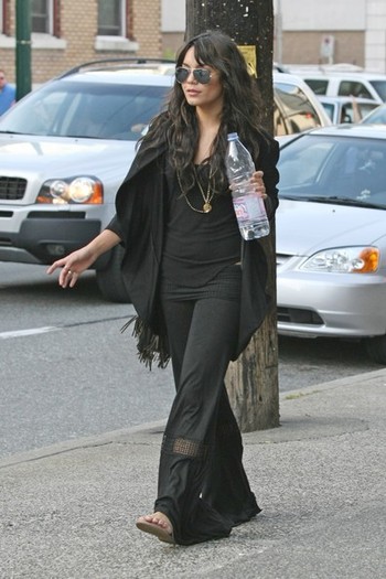 Vanessa+out+Sterling+Knight+Vancouver+fpzhZbHwas3l