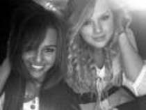 10 - Miley Cyrus And Taylor Swift