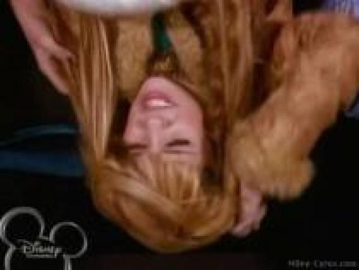 QNEHQGMVZOGCFCMBZQZ - miley cyrus - hannah montana