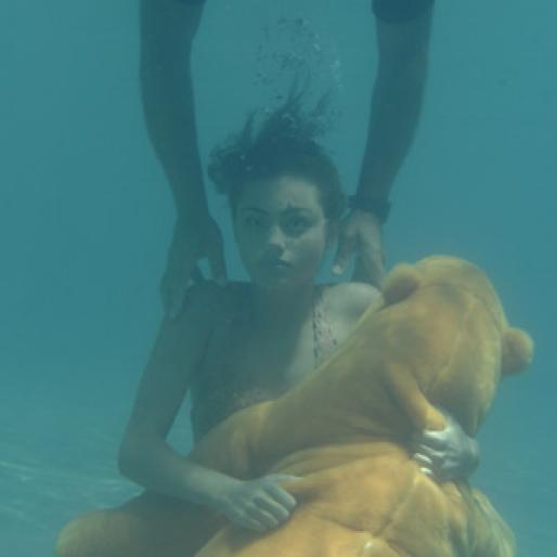 cleo este salvata - pheobe tonkin