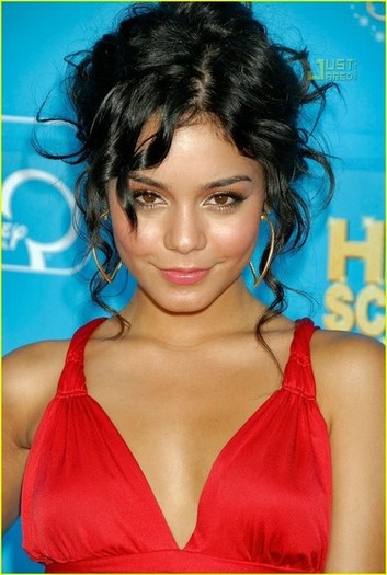 vanessa_hudgens_2