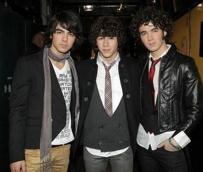 LNHPVMCAMBZGEKVTFEQ - Jonas Brothers