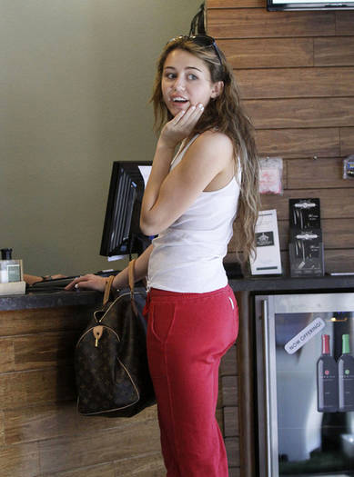 Miley+Cyrus+Mother+Seen+Out+Studio+City+KdLSzjao2AJl - miley cyrus