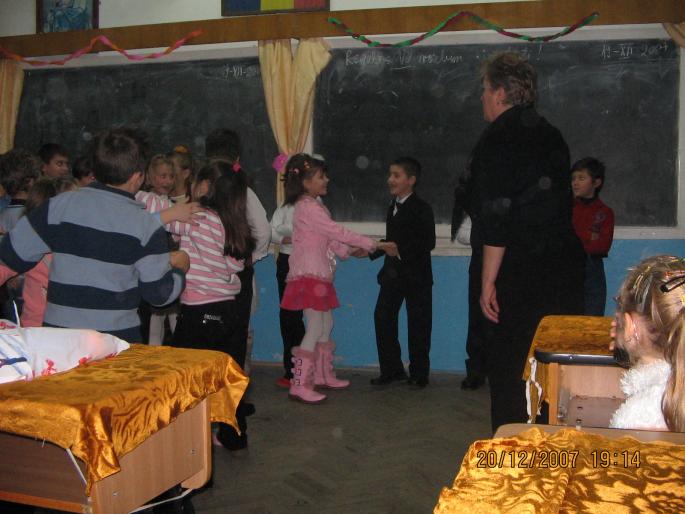 Serbare Craciun Clasa a II- B 2007 039 - Mos Craciun 2007-2008