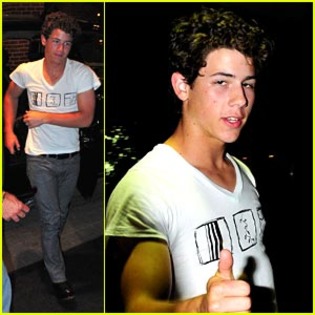 nick-jonas-simple-wins-washington - Nick Jonas-Poze 2009