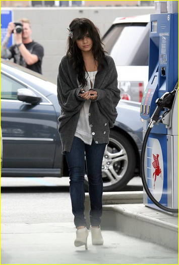 gfhtryt - Vanessa Anne Hudgens