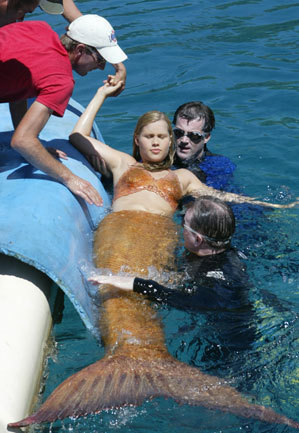 claire-holt-h2o-just-add-water-6768620-299-433