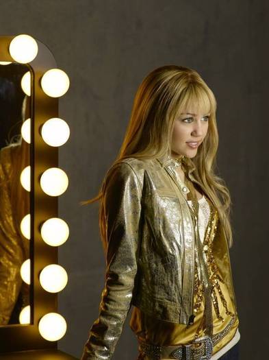 Hannah-Montana-hannah-montana-9702397-584-780