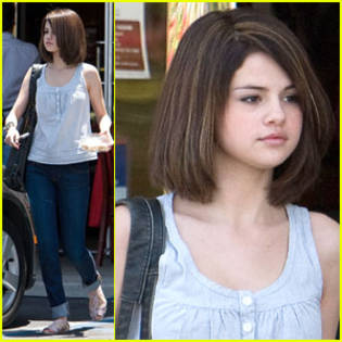 selena-gomez-whisper-cafe