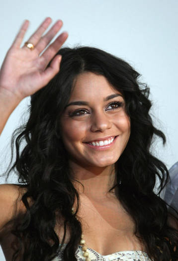 High School Musical 3 Germany Premiere IjMM5GDM0e5l - vanessa anne hudgens