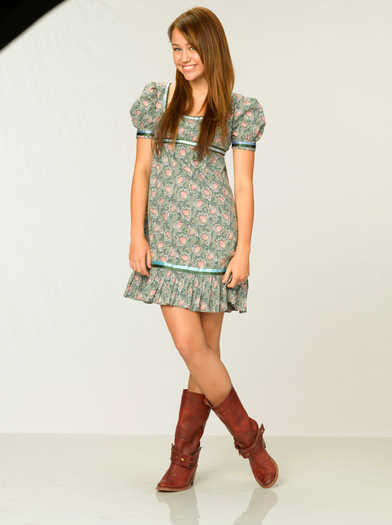 IRBPDOCBMMVVUIQMKZH - club miley si hannah montana