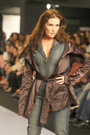 Deborah_Secco_no_Crystal_Fashion_2008_