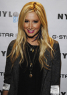 thumb_005 - ASHLEY TISDALE  5 NOIEMBRIE 2009