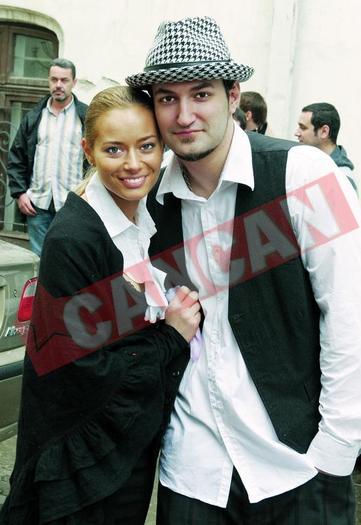 big_Laura%20Cosoi%20Smiley